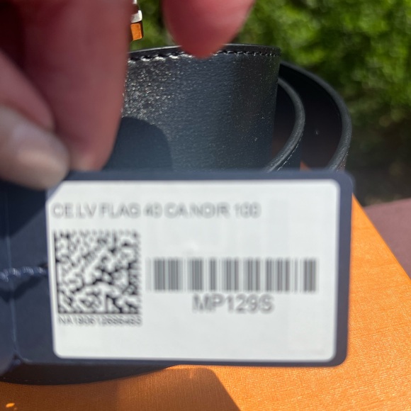LOUIS VUITTON NEW BLACK LEATHER BELT WITH FLAG COLORFULL BUCKLE SIZE 100 - Picture 6 of 16